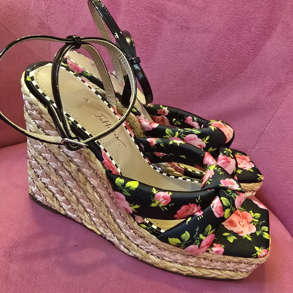 ●$30●TODAY ONLY!! Betsey Johnson Black and Pink Wedge Shoes - Picture 6 of 16
